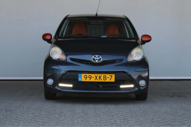 Toyota Aygo (2012) thumbnail 2
