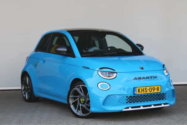 Fiat 500 (2023) thumbnail 3