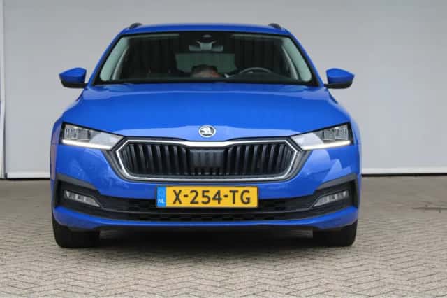 Škoda Octavia (2021) thumbnail 2