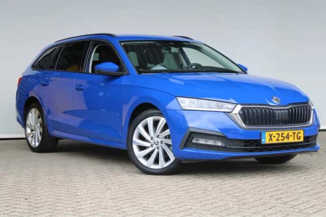 Škoda Octavia (2021) thumbnail 3