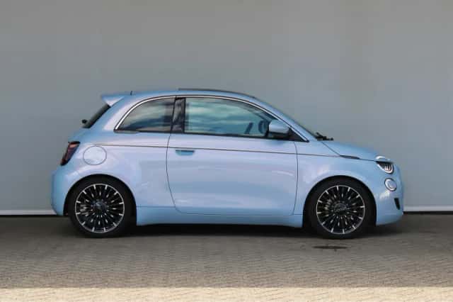 Fiat 500 (2022) thumbnail 5