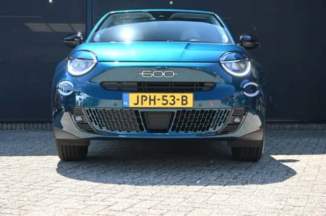 Fiat 600e (2025) thumbnail 4
