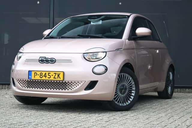 Fiat 500 (2022) thumbnail 1