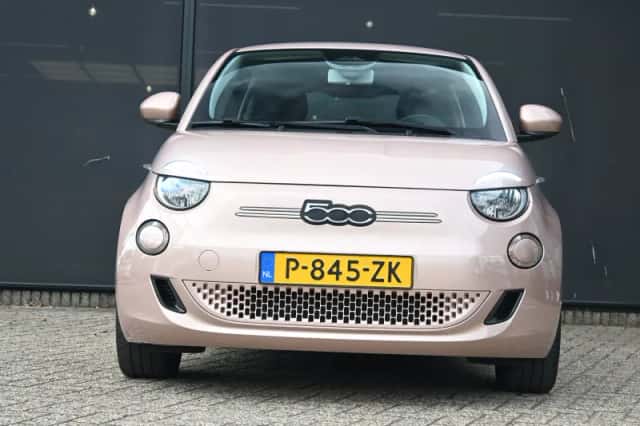 Fiat 500 (2022) thumbnail 2