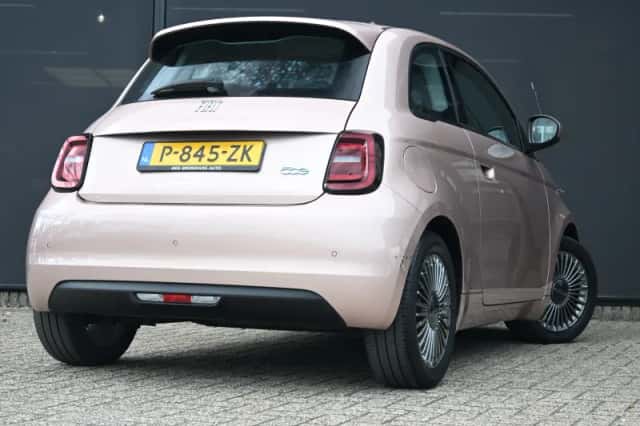 Fiat 500 (2022) thumbnail 3