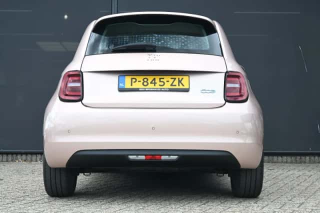 Fiat 500 (2022) thumbnail 4