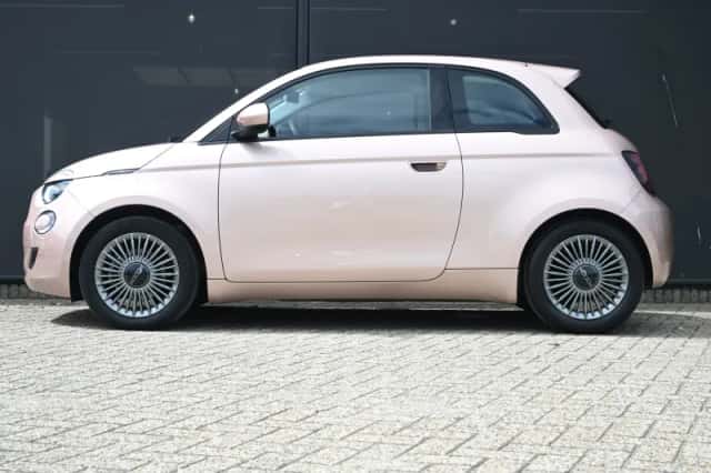 Fiat 500 (2022) thumbnail 5