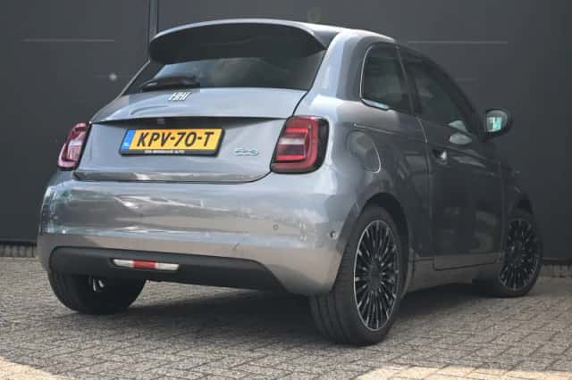 Fiat 500e (2023) thumbnail 2