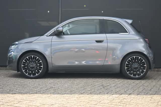 Fiat 500e (2023) thumbnail 3