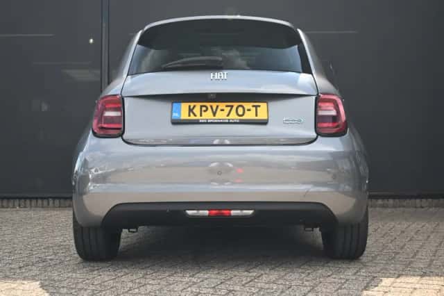 Fiat 500e (2023) thumbnail 5