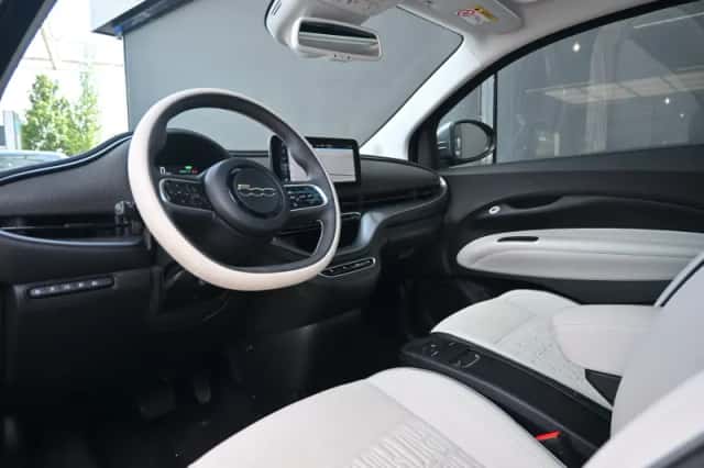 Fiat 500e (2023) thumbnail 6