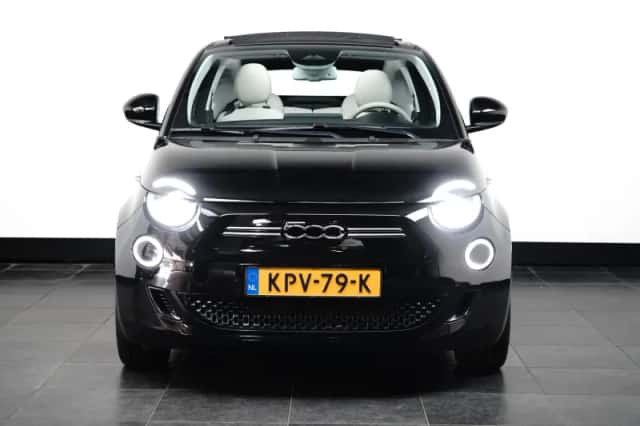 Fiat 500C (2023) thumbnail 2