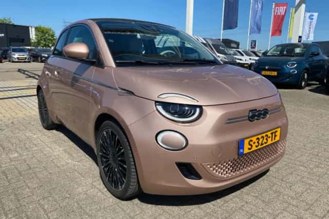 Fiat 500C (2022) thumbnail 3