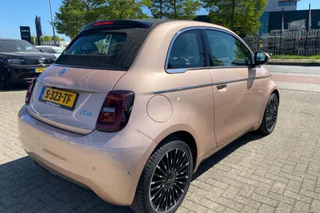 Fiat 500C (2022) thumbnail 4