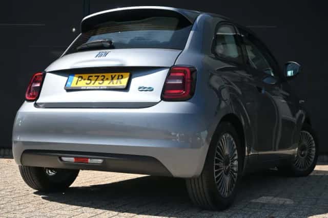 Fiat 500e (2022) thumbnail 3