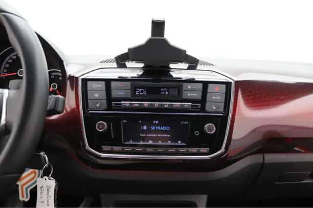 Volkswagen Up! (2022) thumbnail 10
