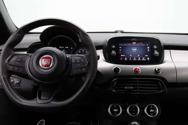 Fiat 500X (2021) thumbnail 3