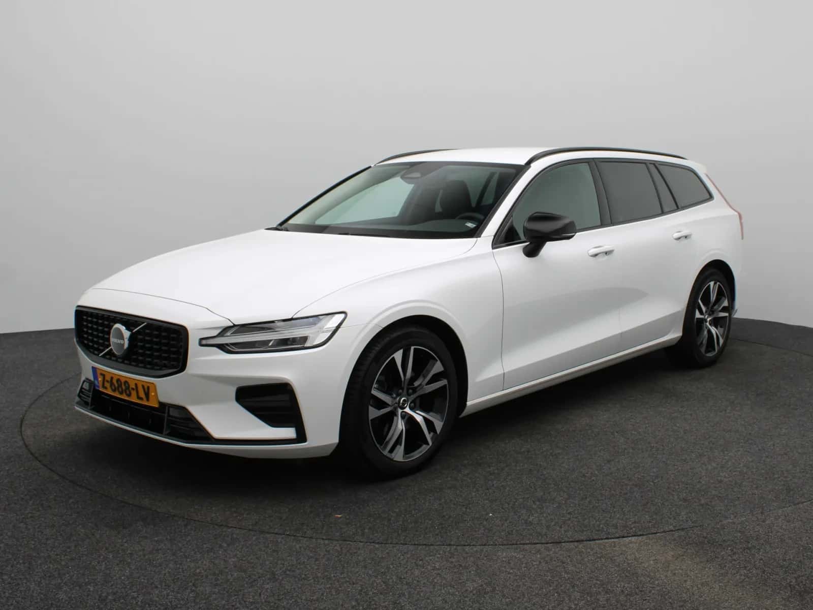 Volvo V60 (2024) — foto 1