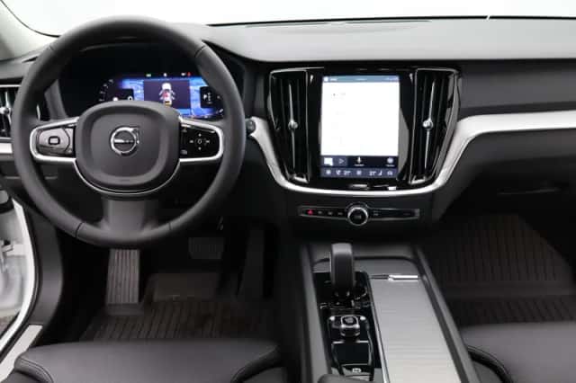 Volvo V60 (2024) thumbnail 3