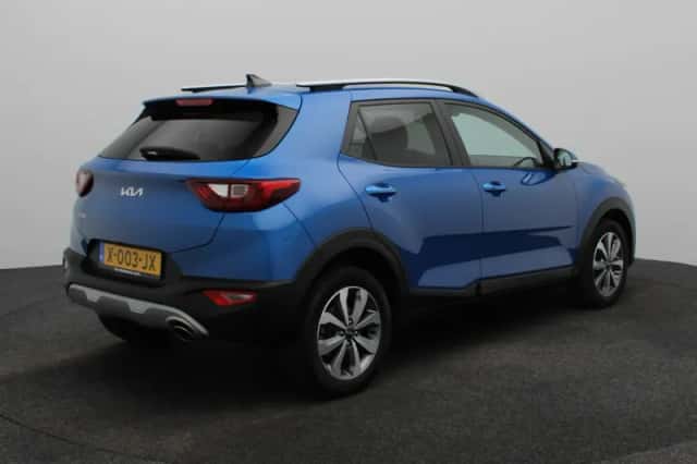 Kia Stonic (2023) thumbnail 2