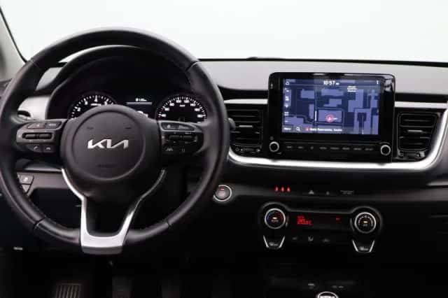 Kia Stonic (2023) thumbnail 3