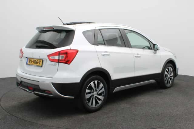 Suzuki S-Cross (2017) thumbnail 2