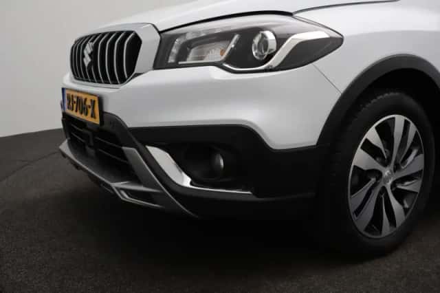 Suzuki S-Cross (2017) thumbnail 4
