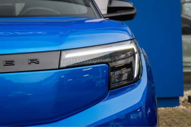 Ford Explorer (2025) thumbnail 3