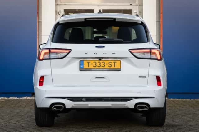 Ford Kuga (2023) thumbnail 5