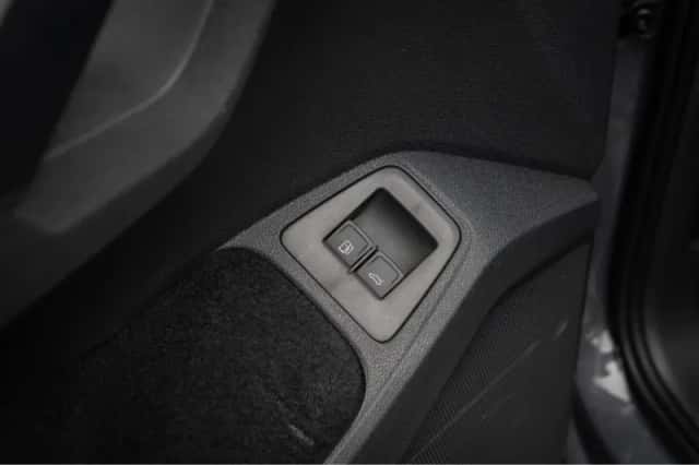 Volkswagen Tiguan (2022) thumbnail 23