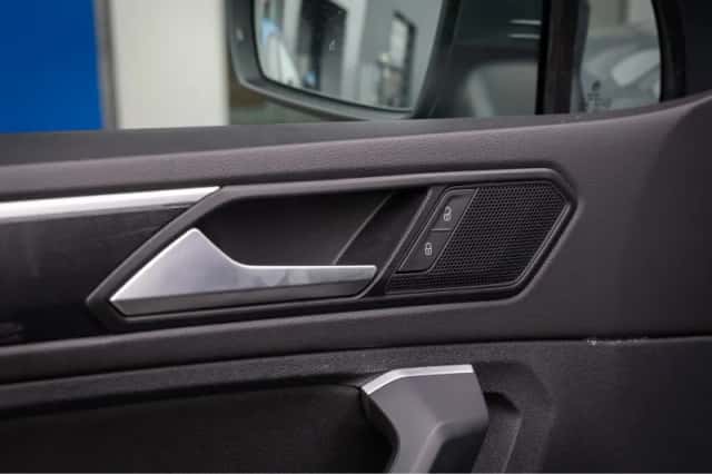 Volkswagen Tiguan (2022) thumbnail 24