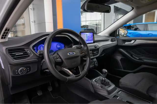 Ford Focus (2022) thumbnail 2