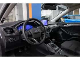 Ford Focus (2022) thumbnail 2