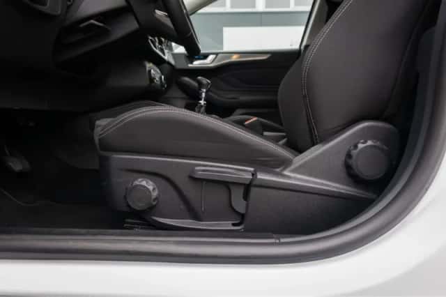 Ford Focus (2022) thumbnail 13