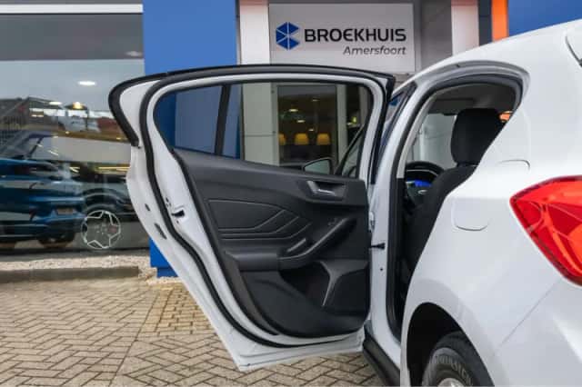 Ford Focus (2022) thumbnail 17