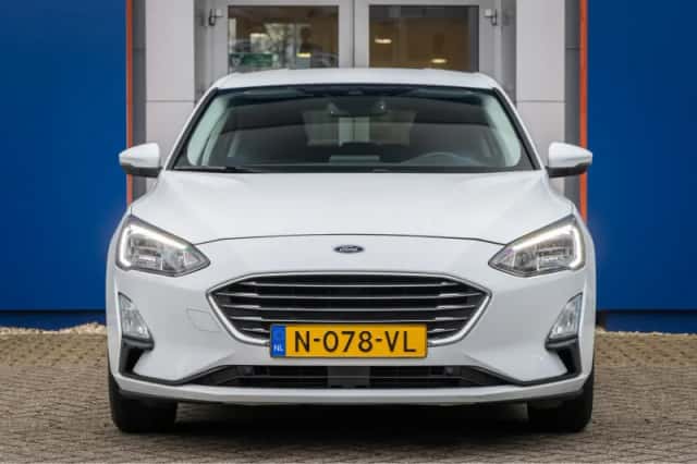 Ford Focus (2022) thumbnail 3