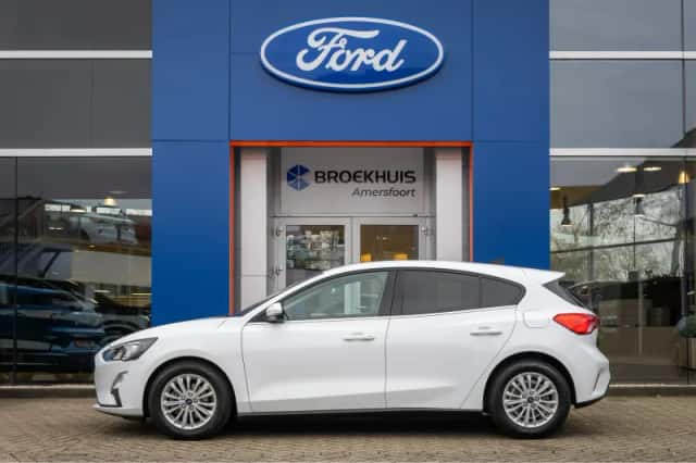 Ford Focus (2022) thumbnail 4