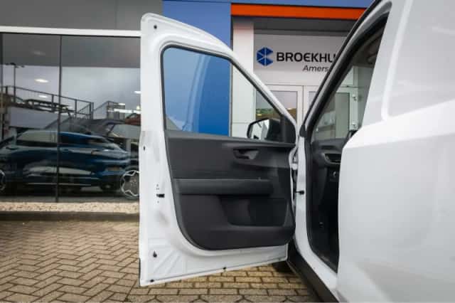 Ford Transit Courier (2024) thumbnail 11
