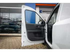Ford Transit Courier (2024) thumbnail 11