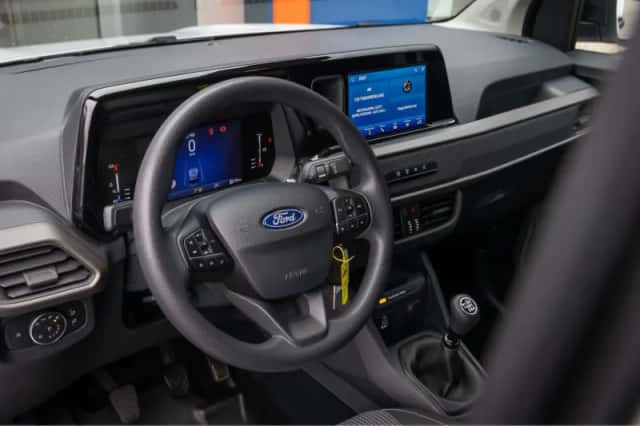 Ford Transit Courier (2024) thumbnail 12