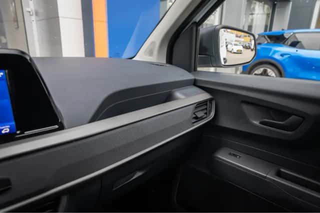 Ford Transit Courier (2024) thumbnail 24