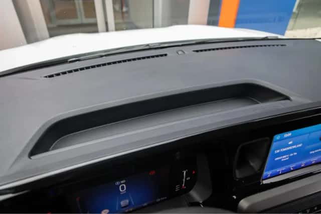 Ford Transit Courier (2024) thumbnail 25