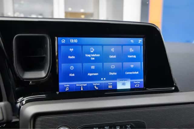 Ford Transit Courier (2024) thumbnail 33