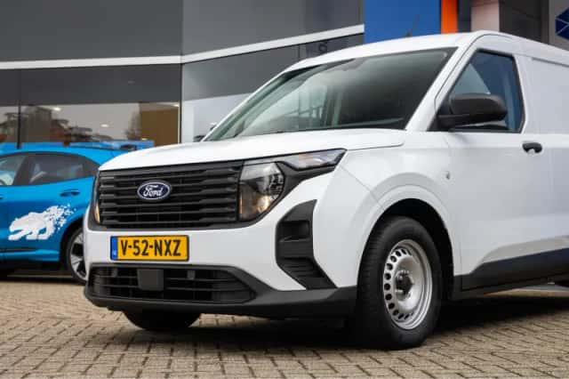 Ford Transit Courier (2024) thumbnail 6