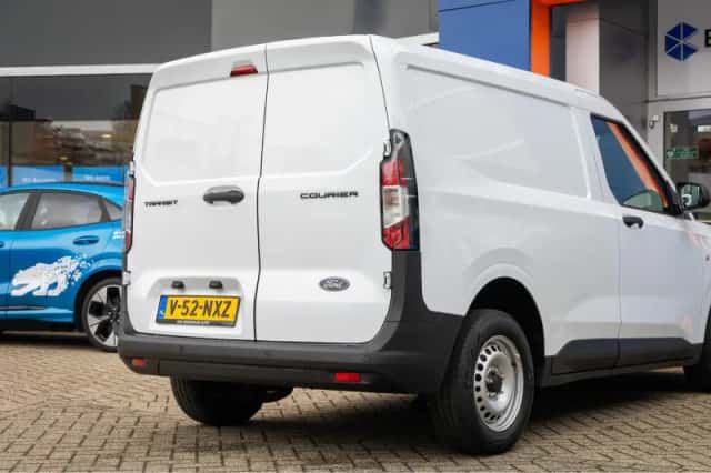 Ford Transit Courier (2024) thumbnail 7