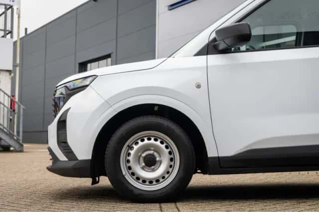 Ford Transit Courier (2024) thumbnail 9