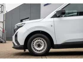 Ford Transit Courier (2024) thumbnail 9