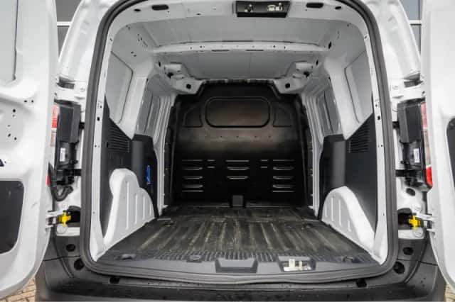 Ford Transit Courier (2024) thumbnail 10