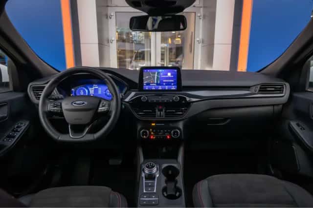 Ford Kuga (2023) thumbnail 2