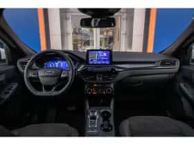 Ford Kuga (2023) thumbnail 2